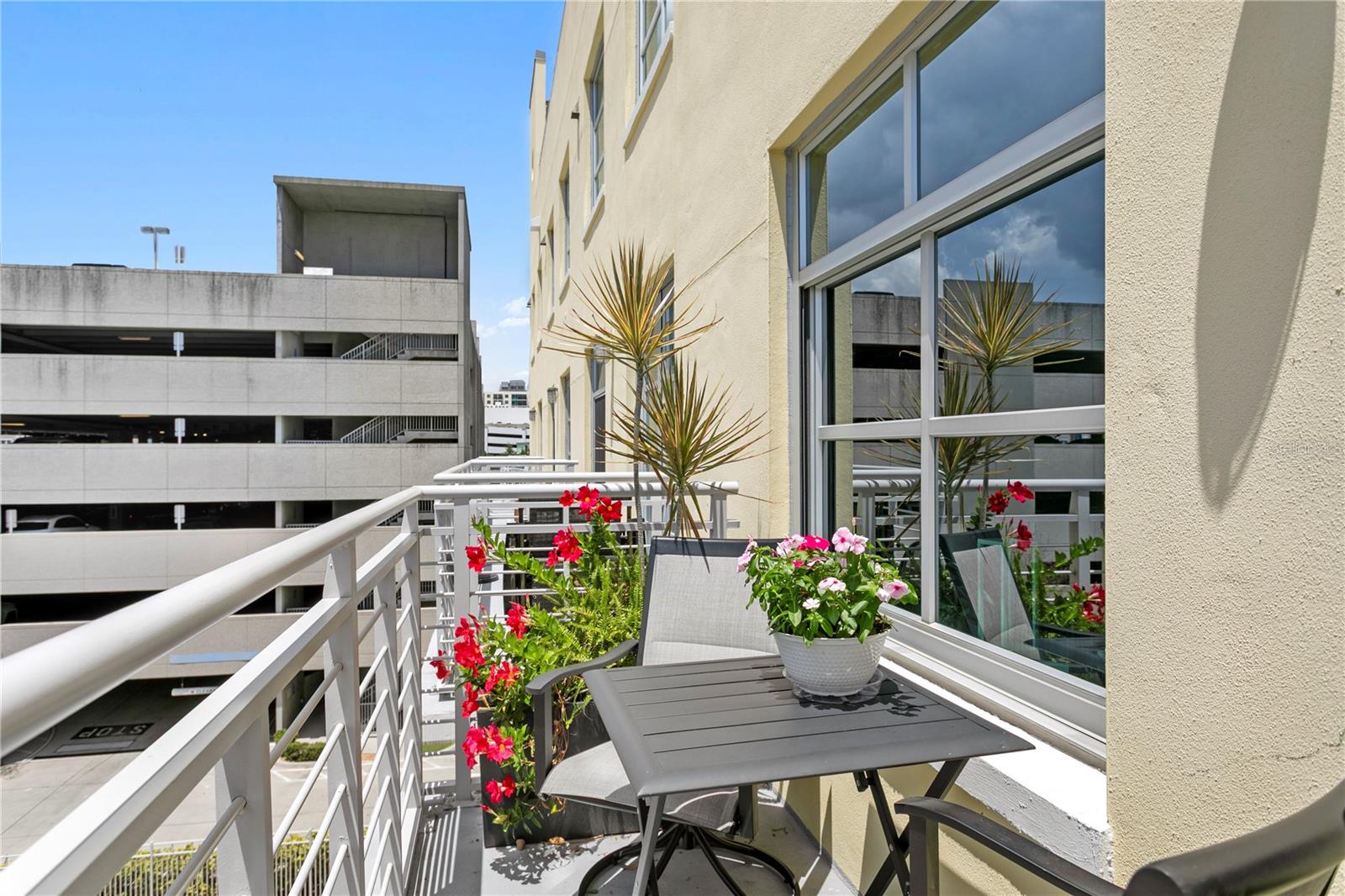 1212 E Whiting St #404 Property Photo 16