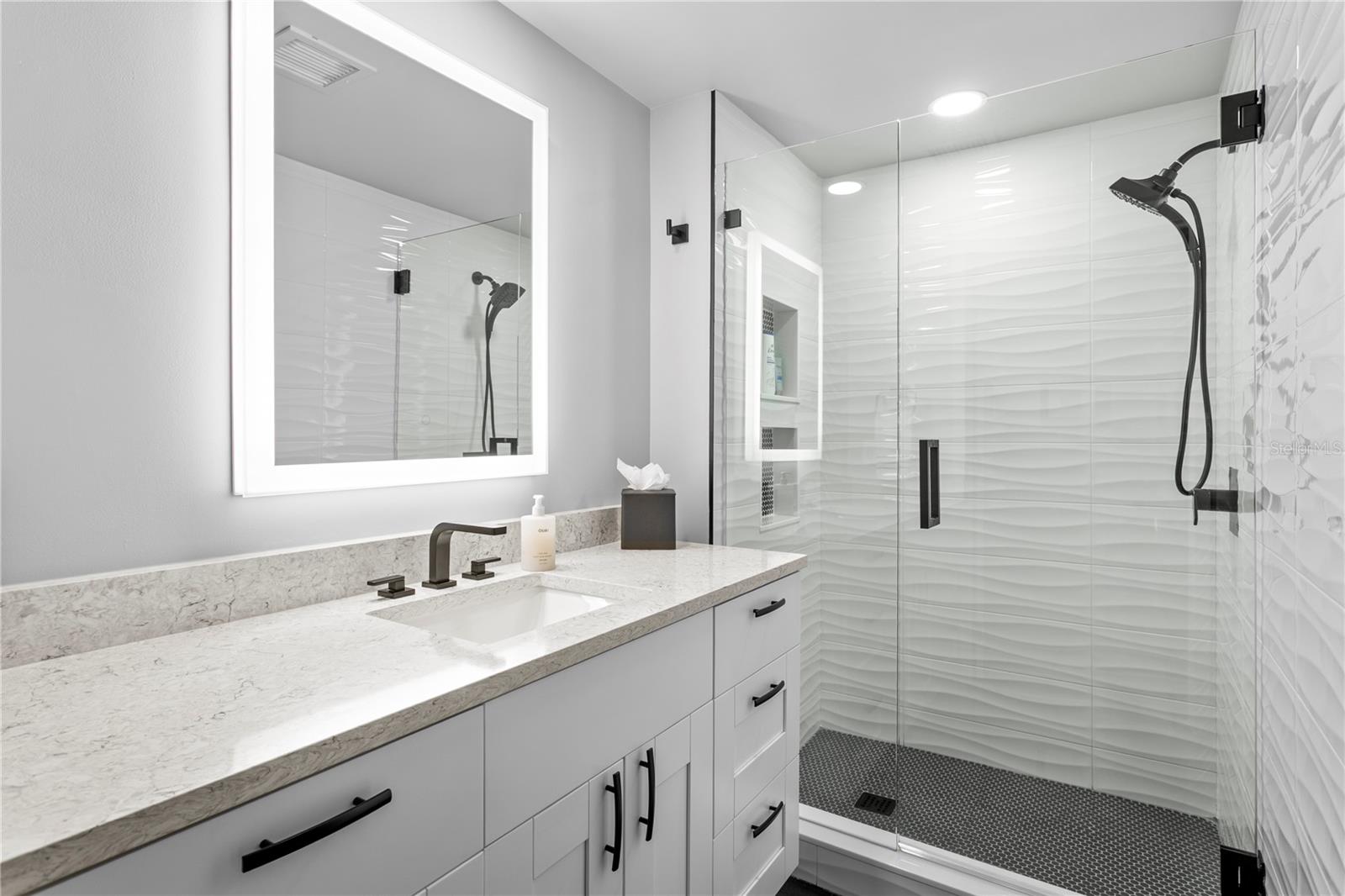 1212 E Whiting St #404 Property Photo 33