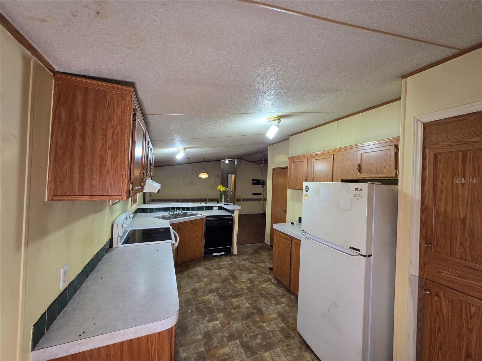 3642 Kalman Dr Property Photo 8