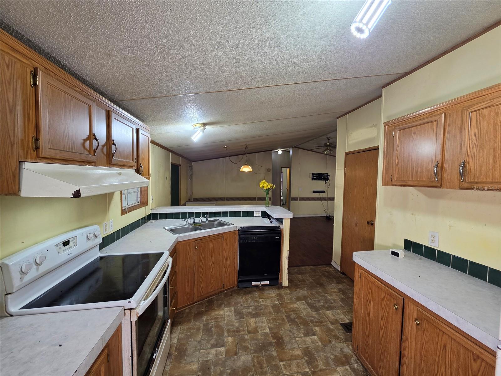 3642 Kalman Dr Property Photo 10