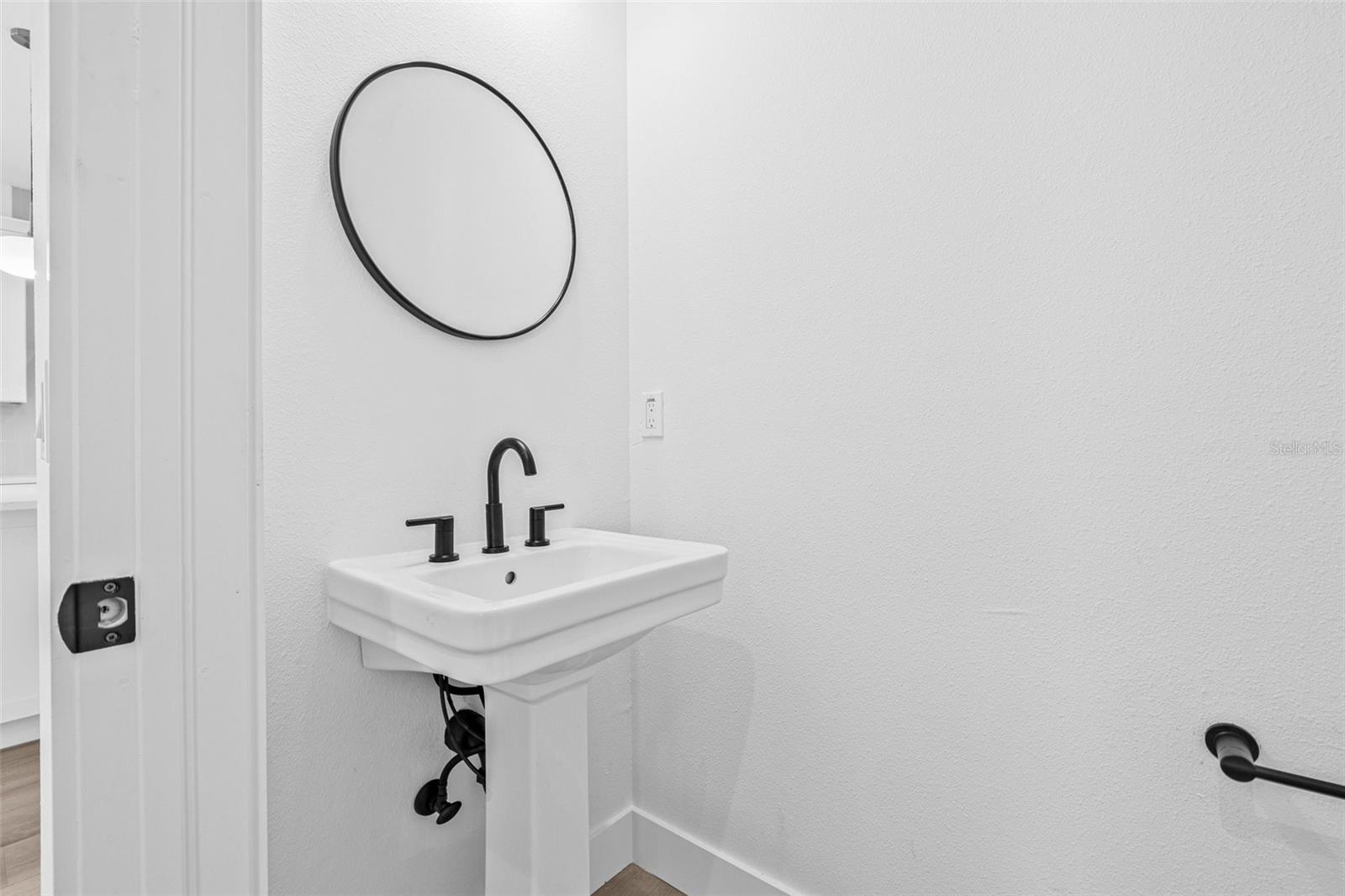 7617 Alvina St Property Photo 28