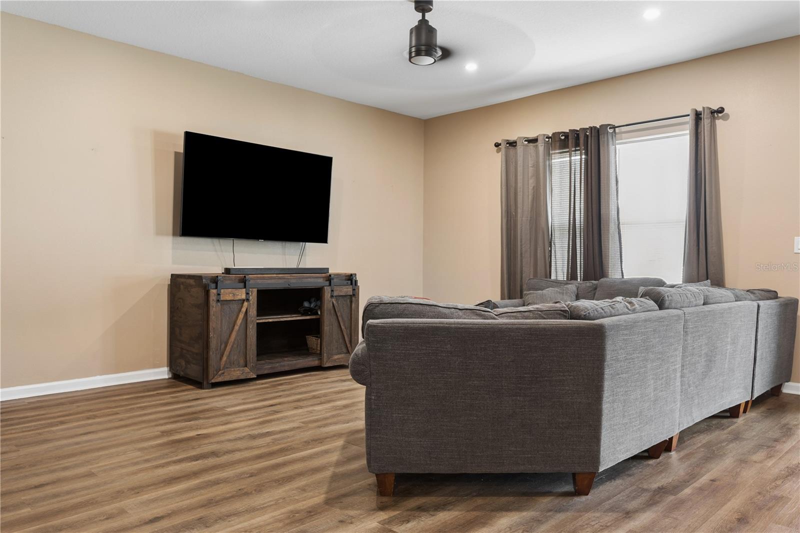 35159 Daisy Meadow Loop Property Photo 6