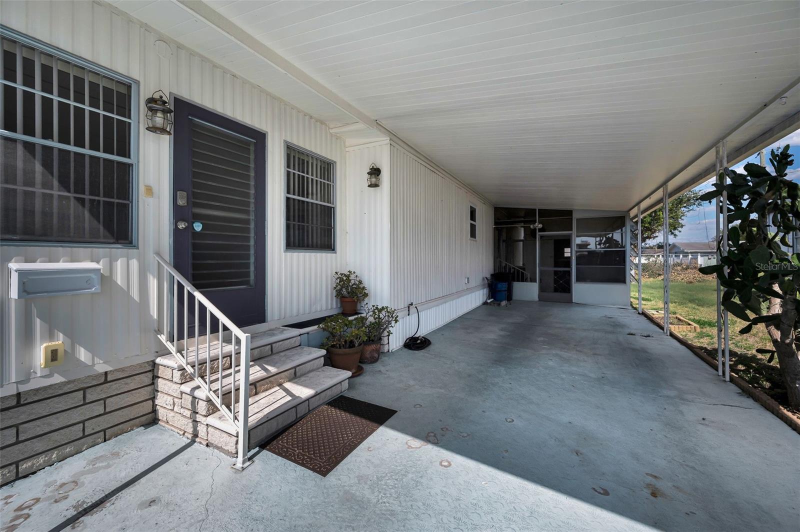 3230 Lanark Dr Property Photo 3
