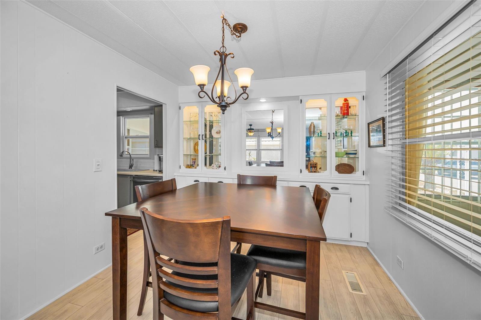 3230 Lanark Dr Property Photo 9