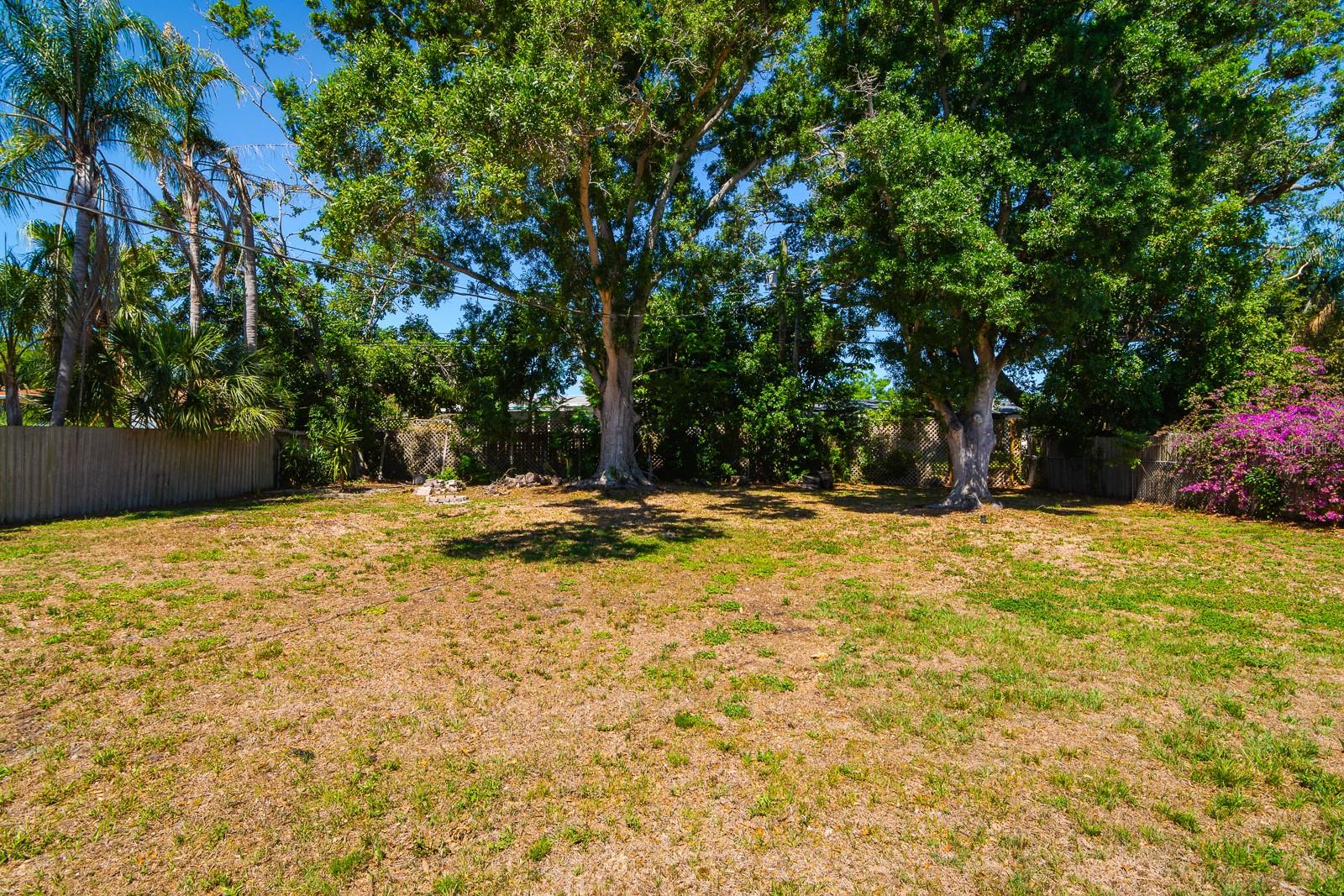 1424 S Evergreen Ave Property Photo 54