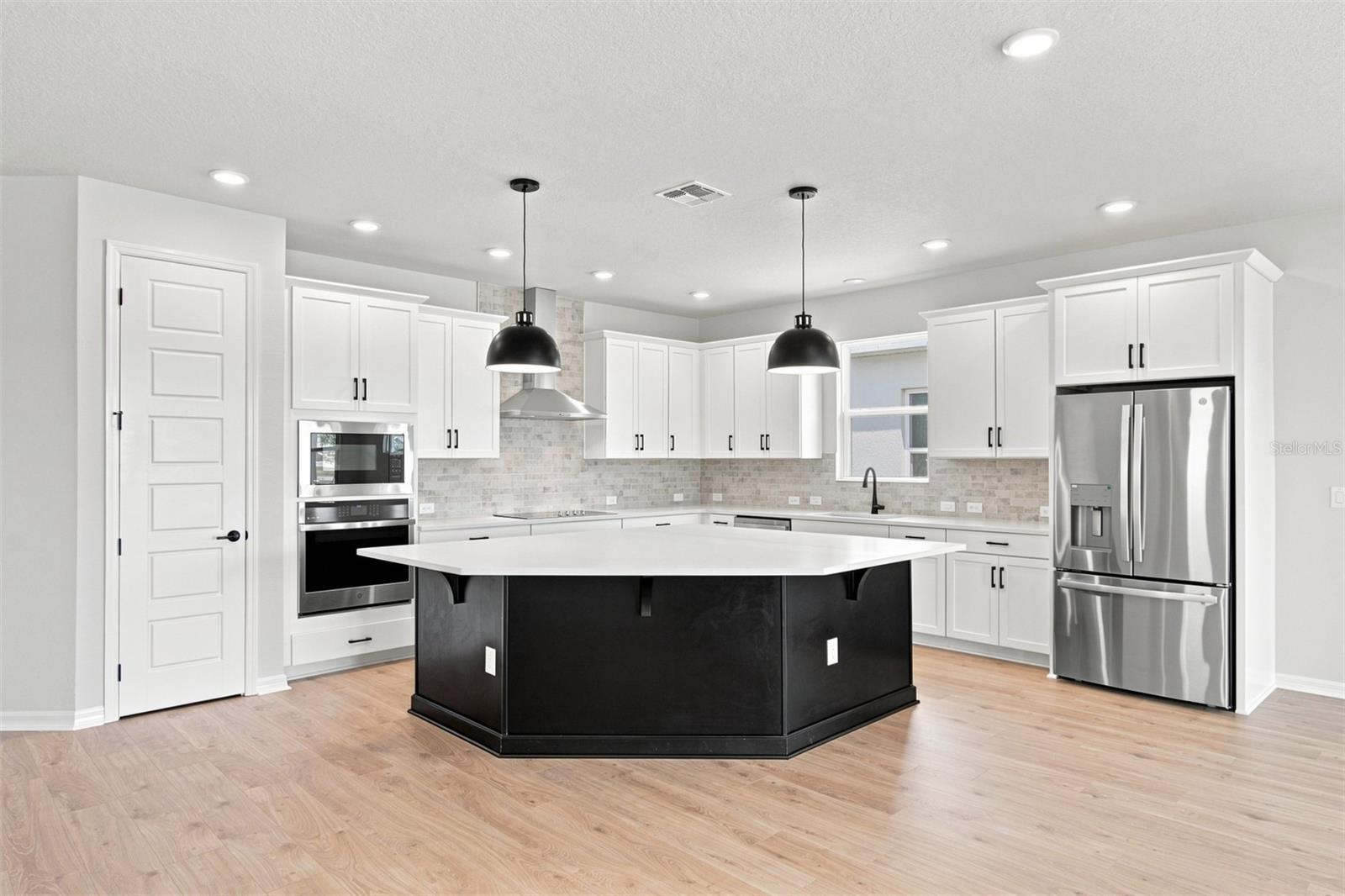5117 Chattahoochee Bnd Property Photo 2