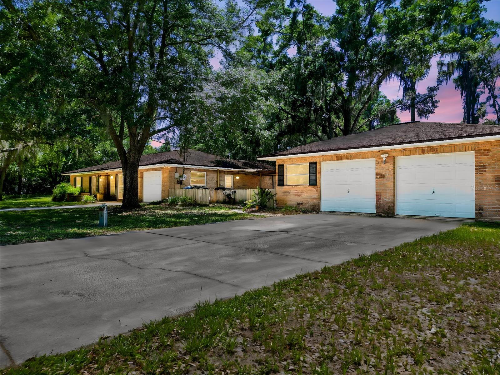 18202 Oakdale Rd Property Photo 1