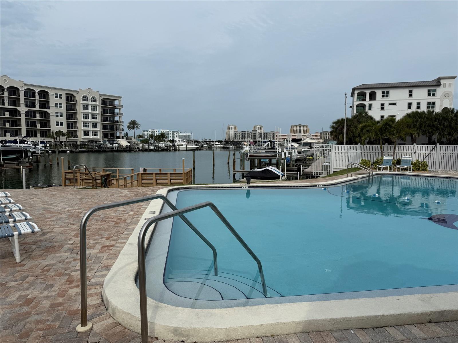 255 Dolphin Pt #2 Property Photo 28