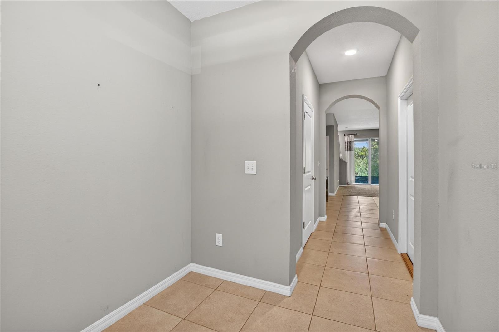 6936 Breezy Palm Dr Property Photo 9