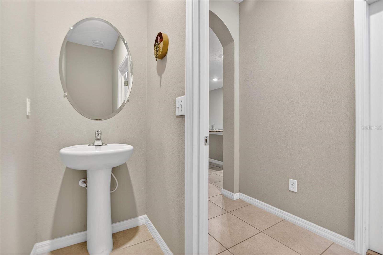 6936 Breezy Palm Dr Property Photo 10