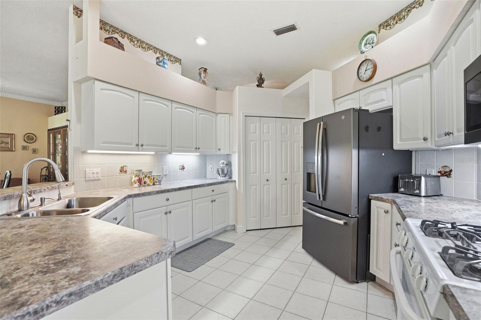 1430 Canberley Ct Property Photo 4