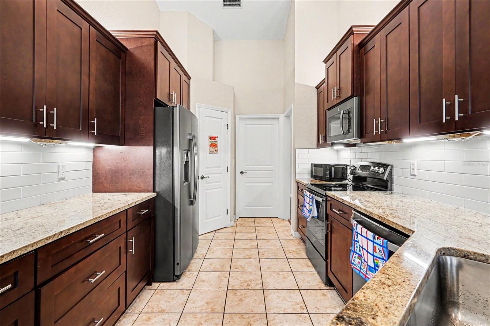 113 Shaddock Dr Property Photo 10