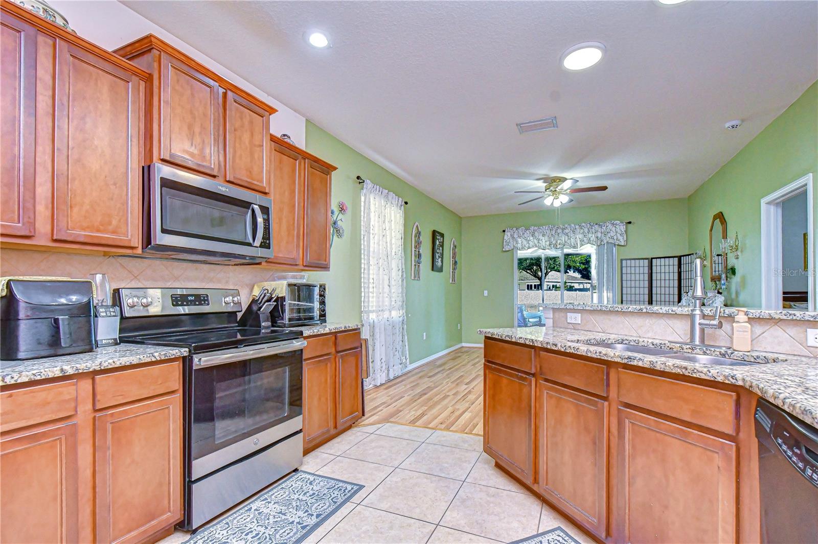 6252 Twin Bridges Dr Property Photo 8