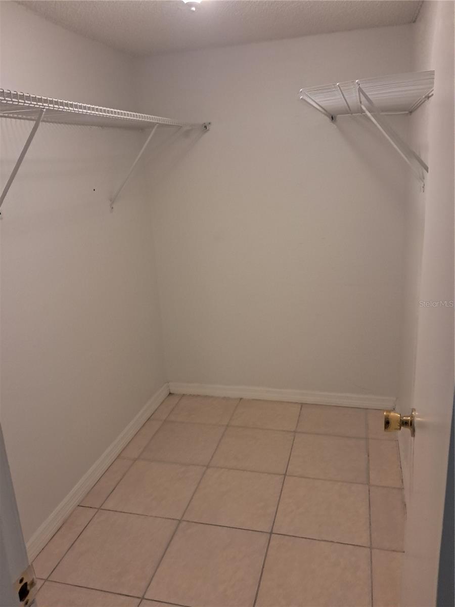 TB8507333 Property Photo 12