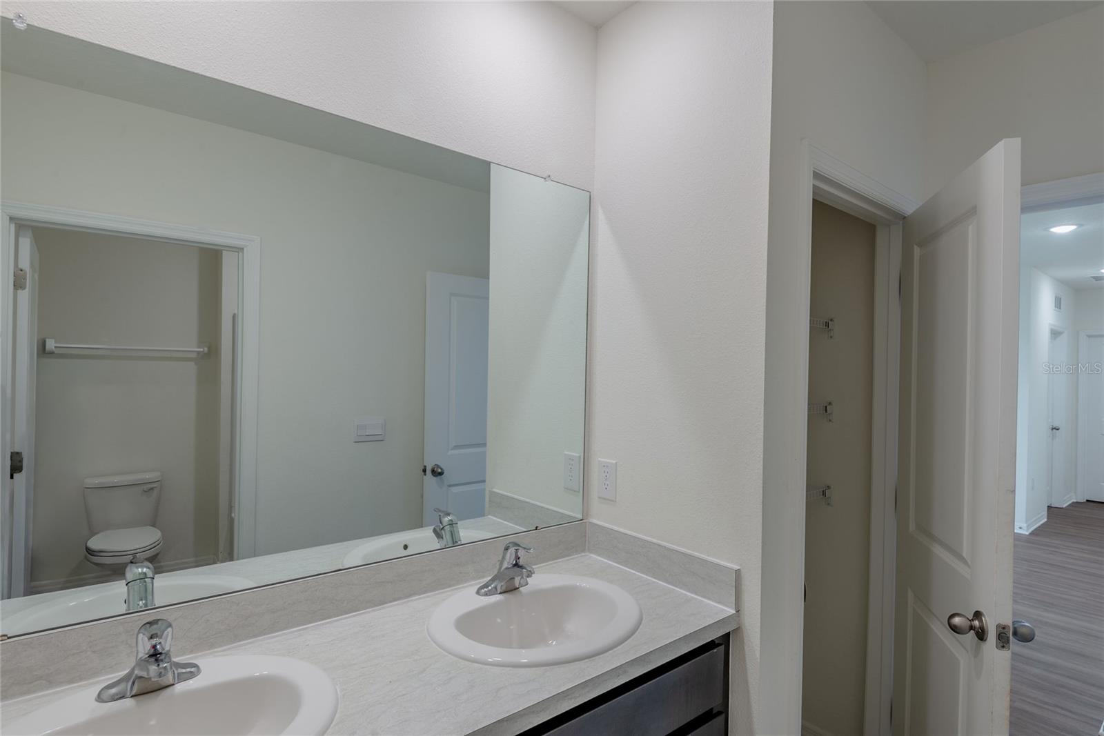 15596 Black Pepper Ln Property Photo 4