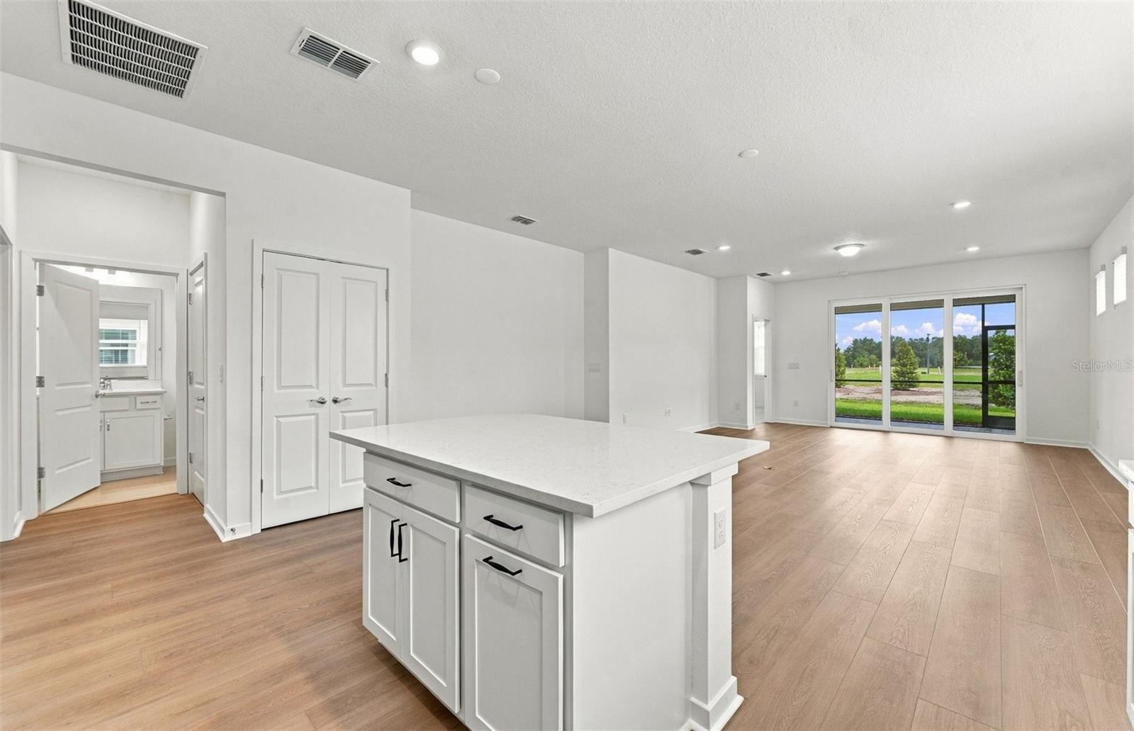 12510 Adobe St Property Photo 4