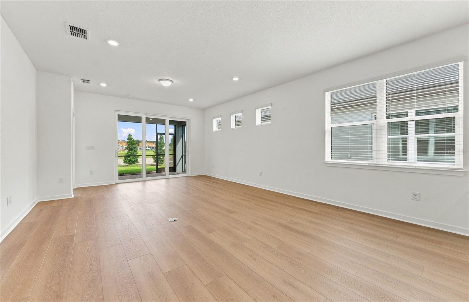 12510 Adobe St Property Photo 6