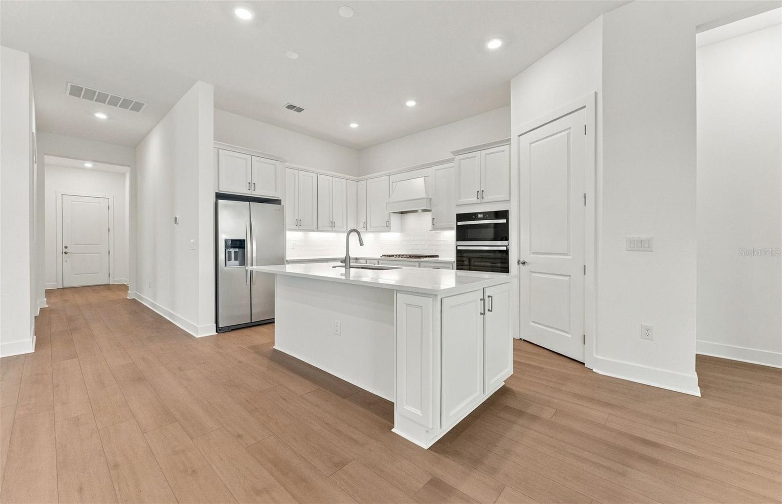 11320 Clay Ave Property Photo 3