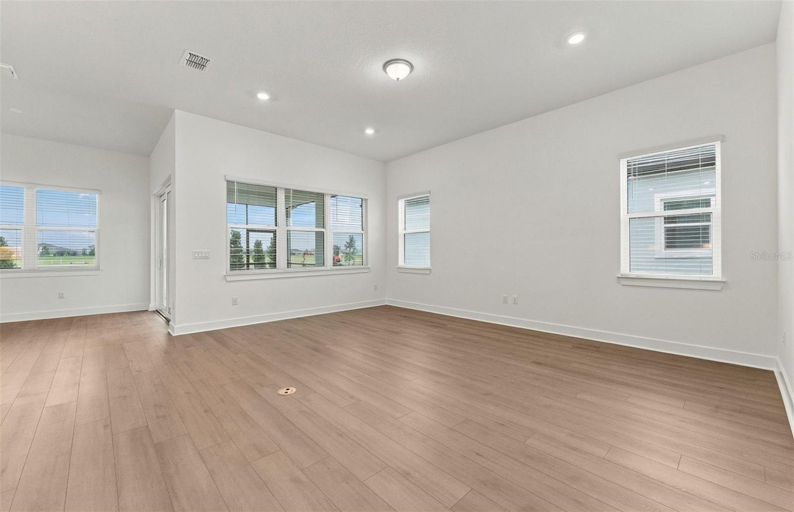 11320 Clay Ave Property Photo 6