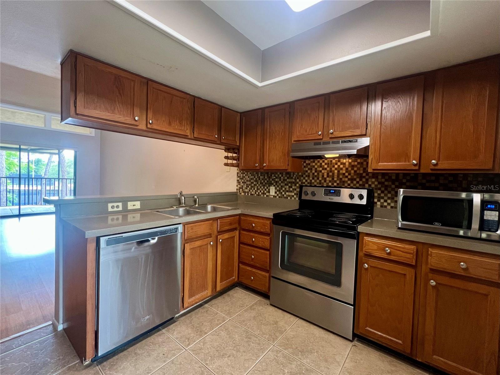 142 Woodlake Wynde #48 Property Photo 4
