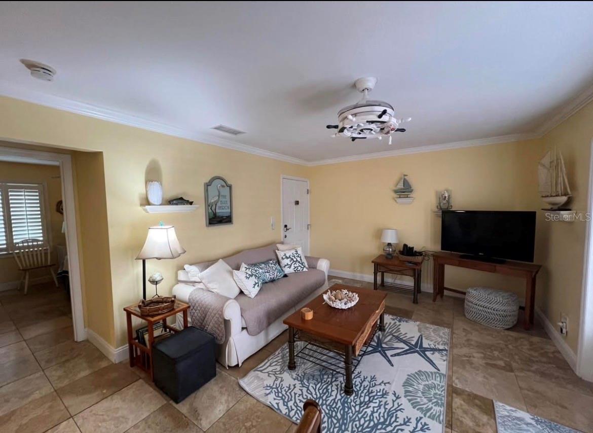 5164 Beach Dr Se #b Furnished Property Photo 4