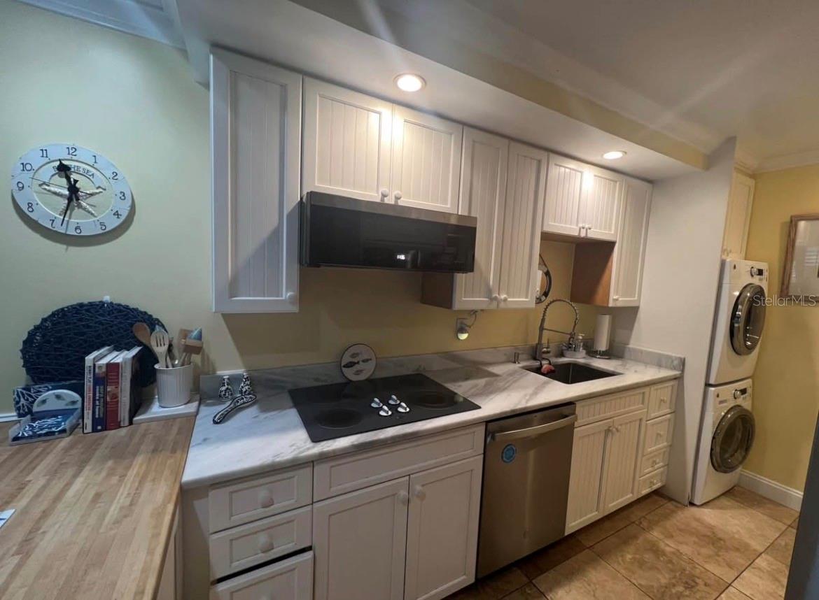 5164 Beach Dr Se #b Furnished Property Photo 6