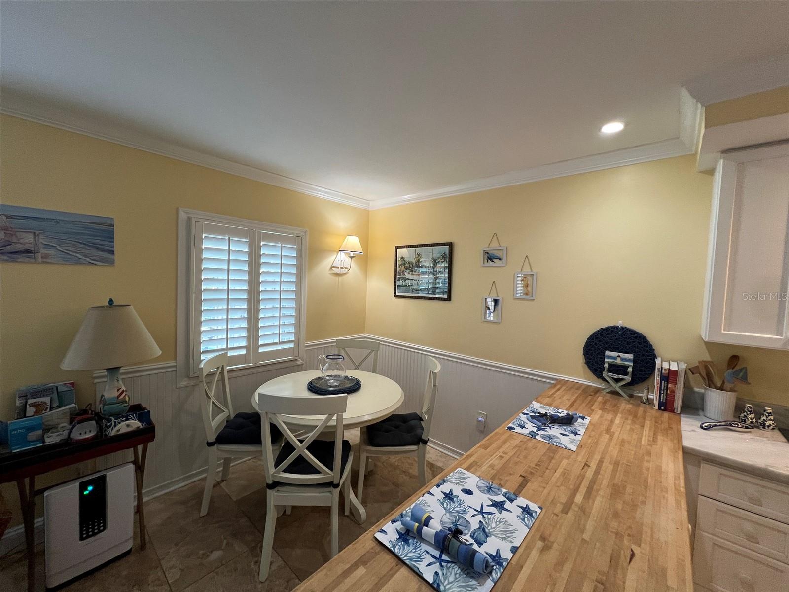 5164 Beach Dr Se #b Furnished Property Photo 7