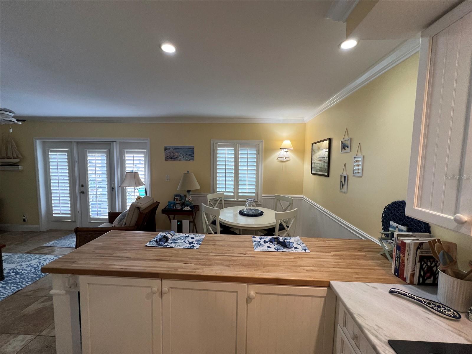 5164 Beach Dr Se #b Furnished Property Photo 8