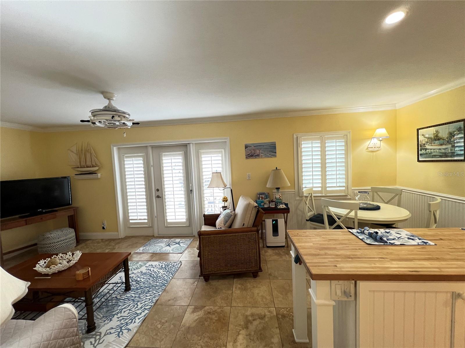 5164 Beach Dr Se #b Furnished Property Photo 9