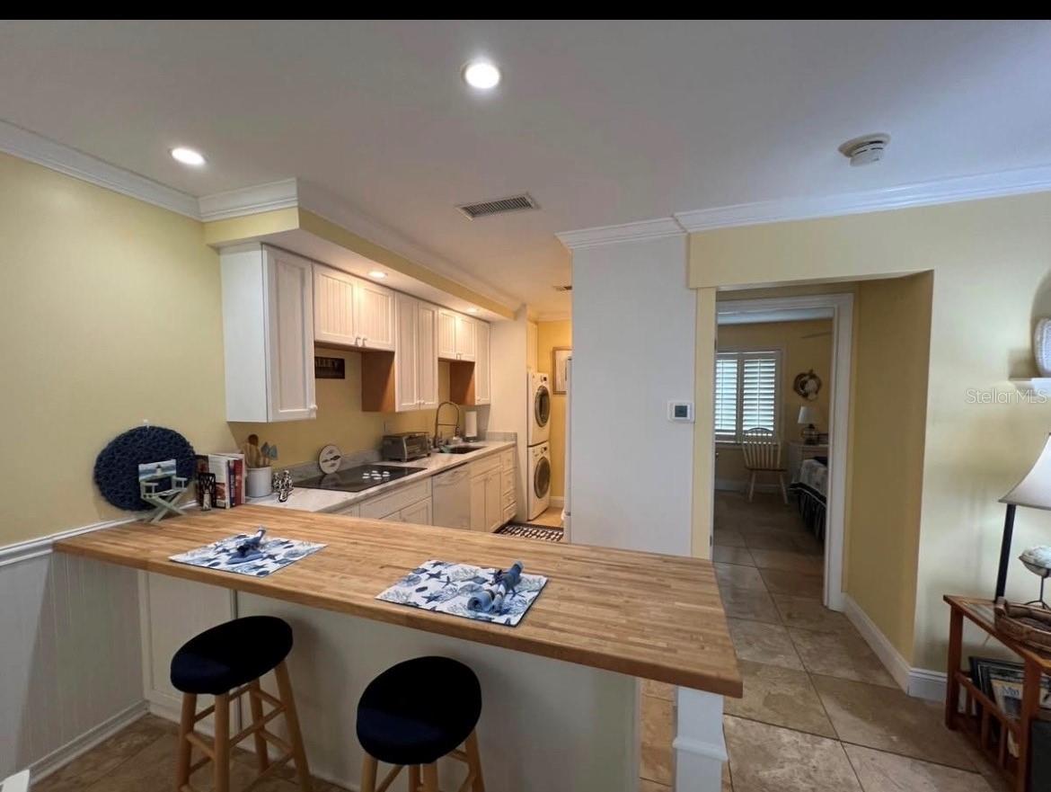 5164 Beach Dr Se #b Furnished Property Photo 10