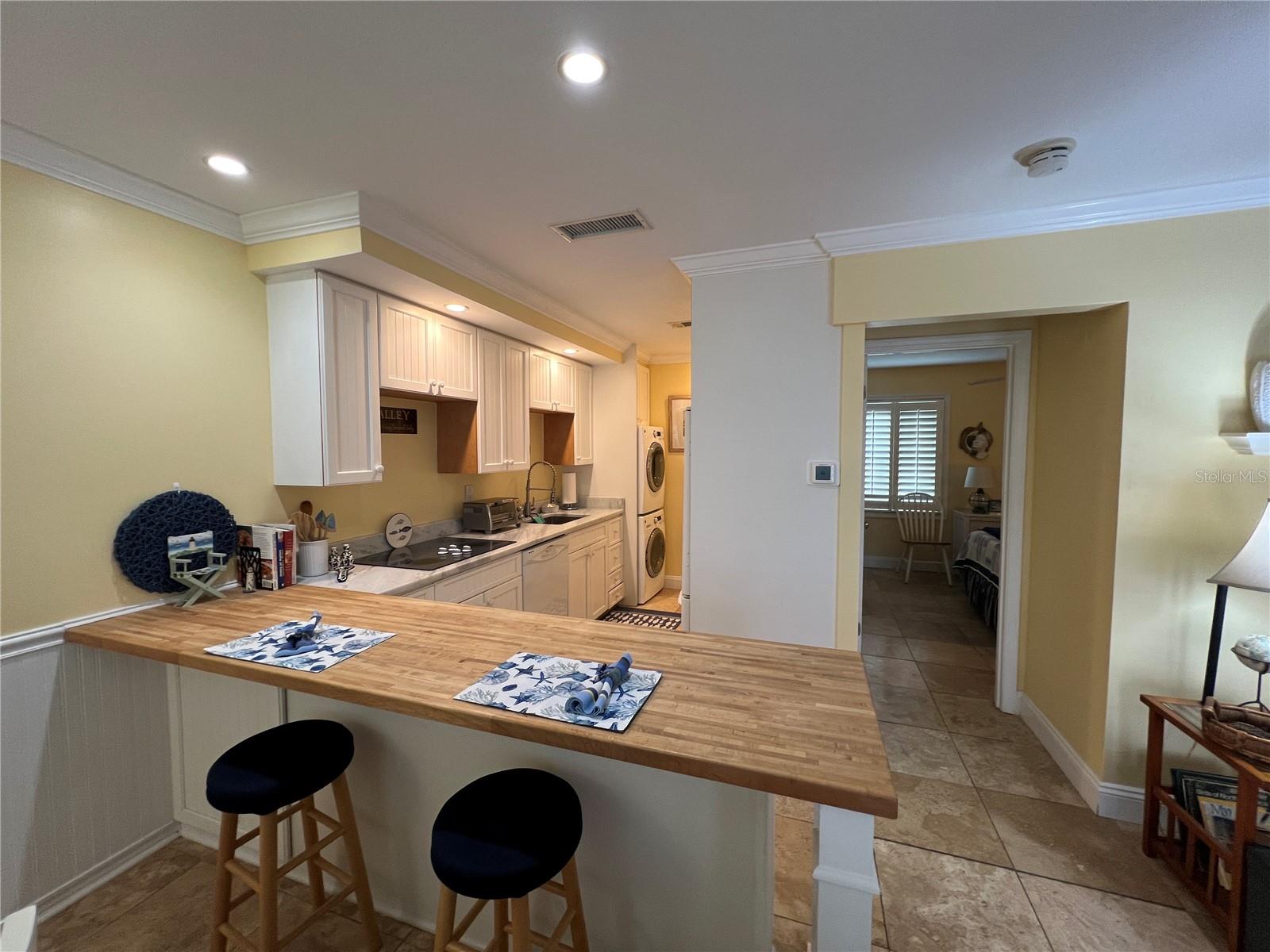 5164 Beach Dr Se #b Furnished Property Photo 13