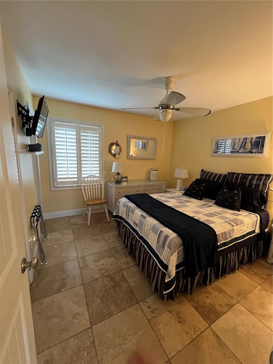 5164 Beach Dr Se #b Furnished Property Photo 15