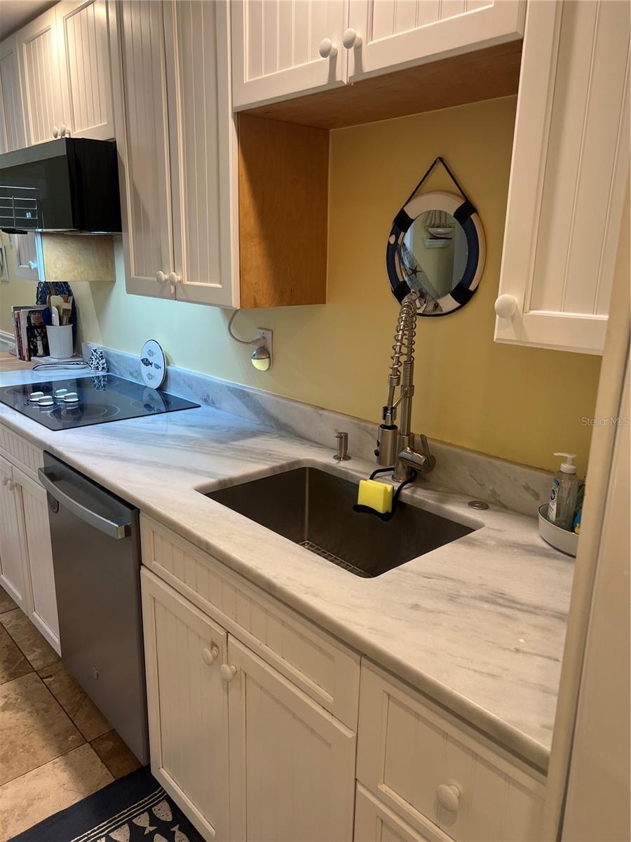 5164 Beach Dr Se #b Furnished Property Photo 29