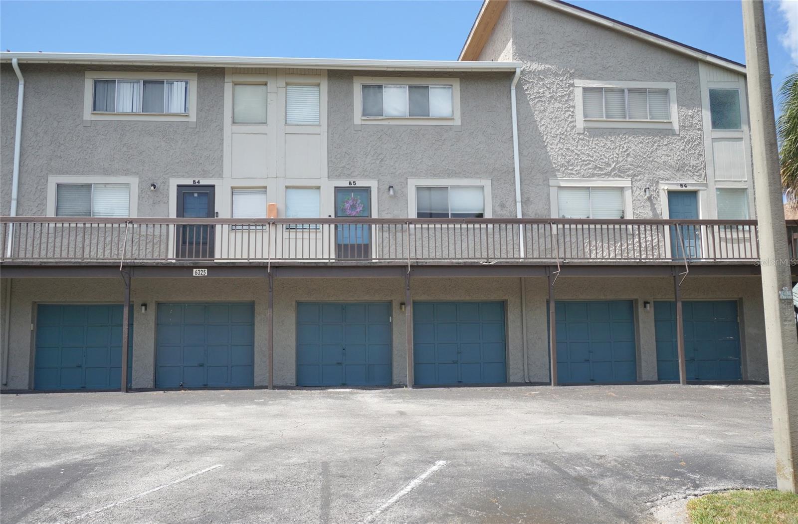 6325 NEWTOWN CIR #B5 Property Photo 1