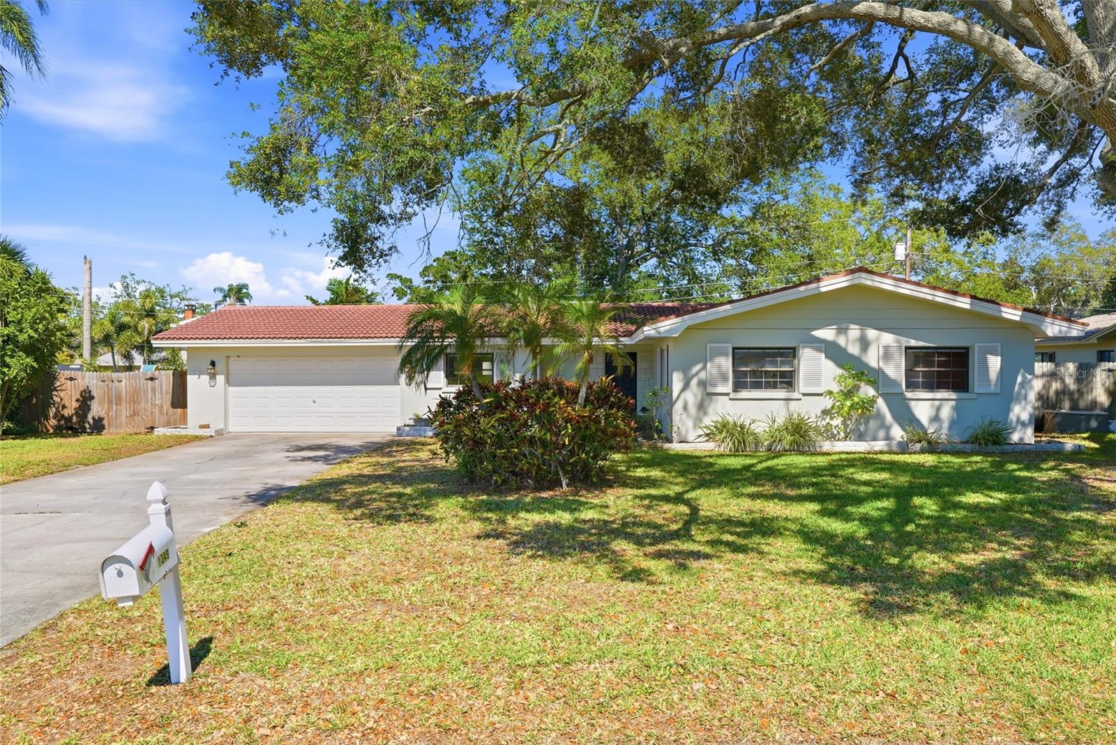 1349 Viewtop Dr Property Photo 3