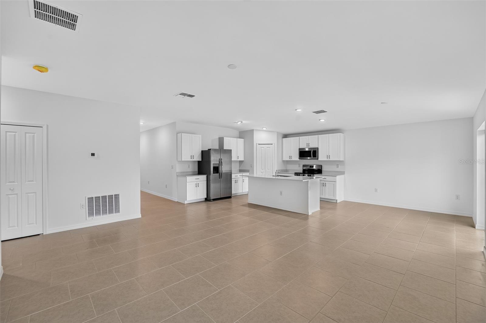 377 Atwater St Property Photo 7