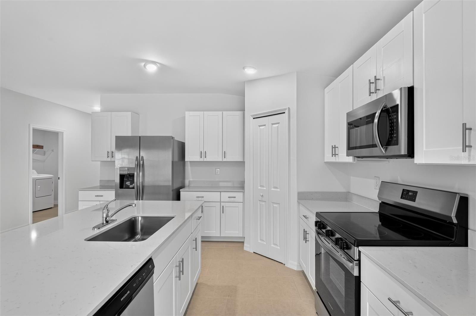 377 Atwater St Property Photo 8