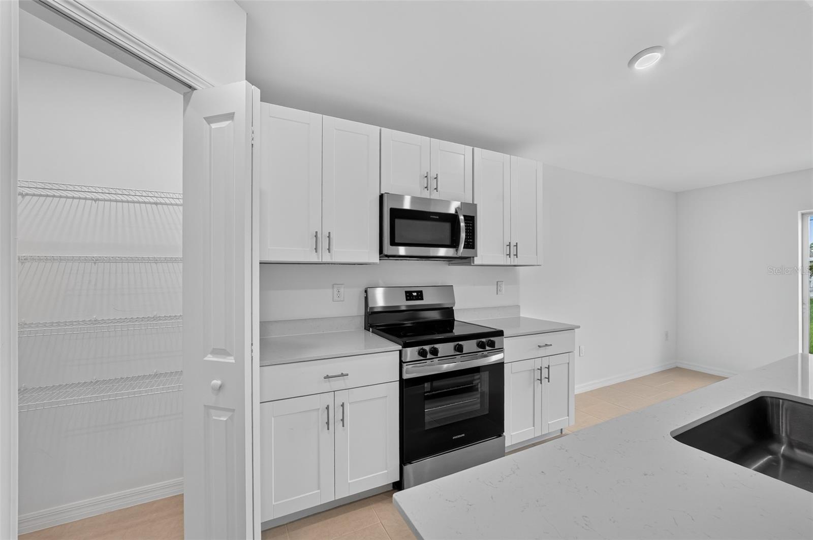 377 Atwater St Property Photo 9