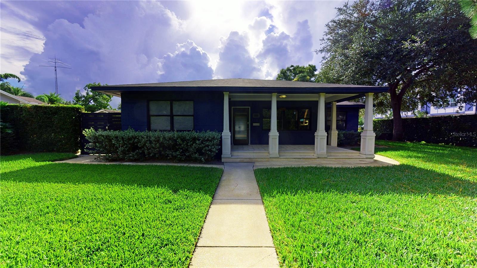 218 S MATANZAS AVE Property Photo 1