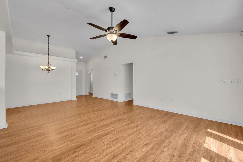 17610 Esprit Dr Property Photo 6