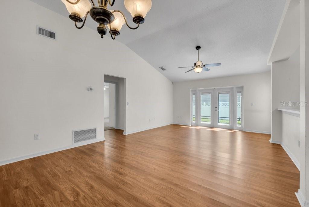 17610 Esprit Dr Property Photo 9