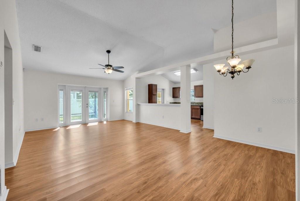 17610 Esprit Dr Property Photo 10
