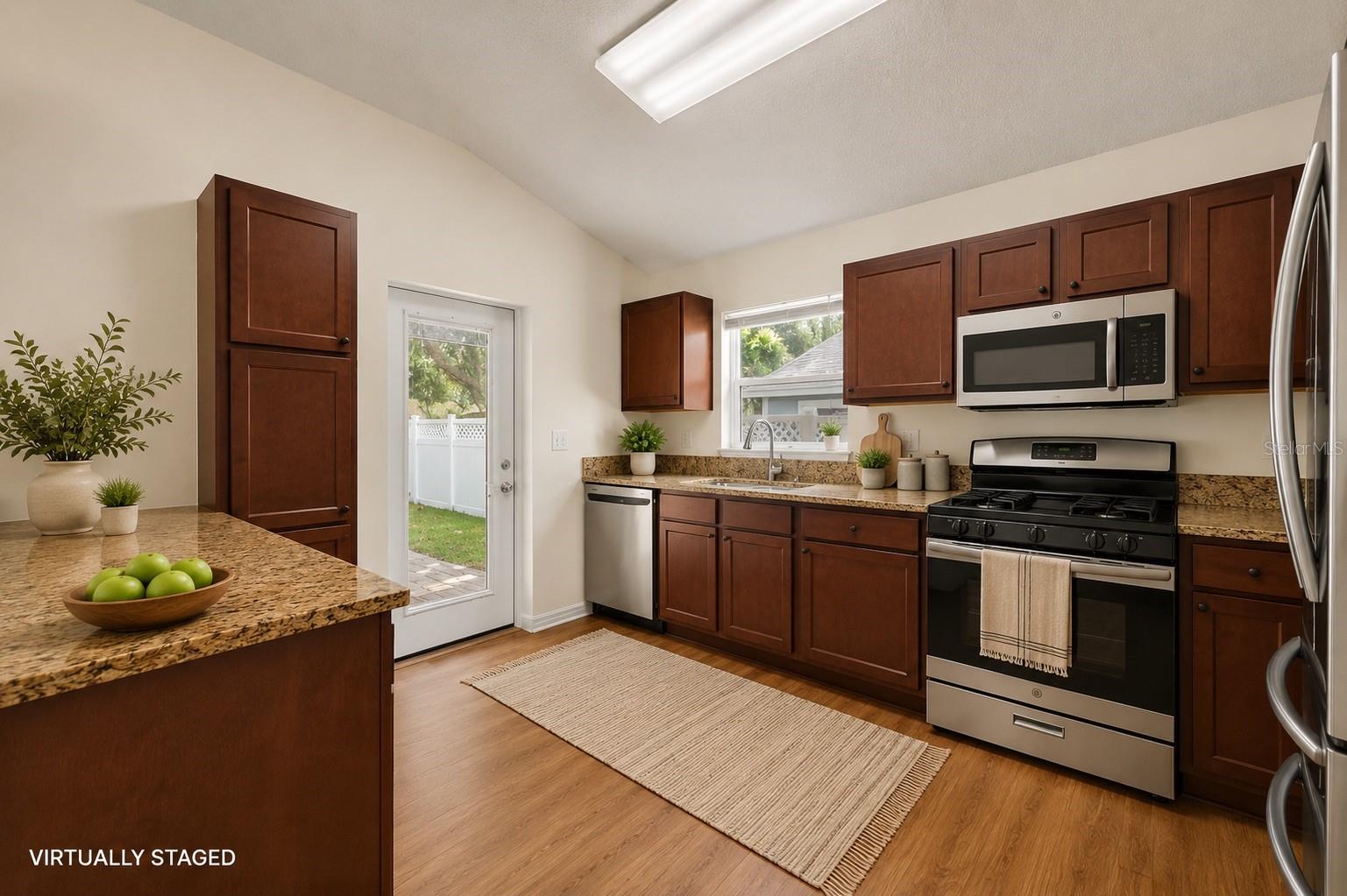 17610 Esprit Dr Property Photo 12