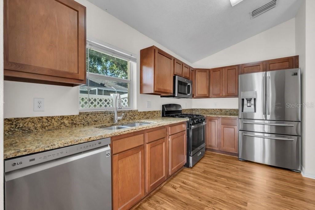 17610 Esprit Dr Property Photo 16