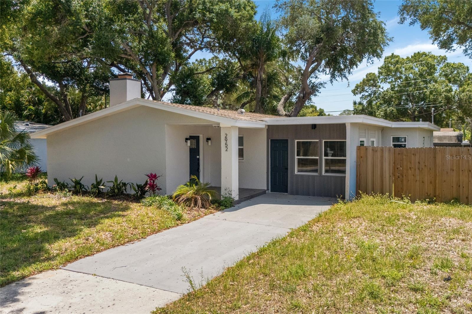 2952 Webley Dr Property Photo 1