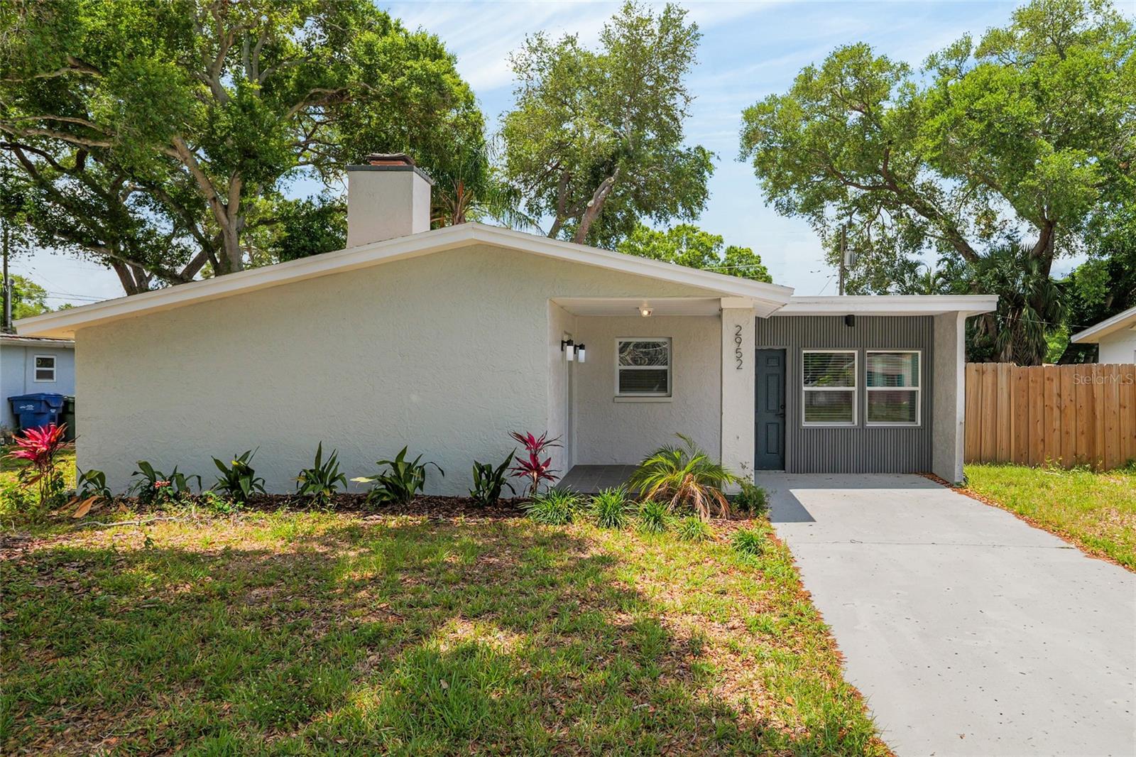 2952 Webley Dr Property Photo 2
