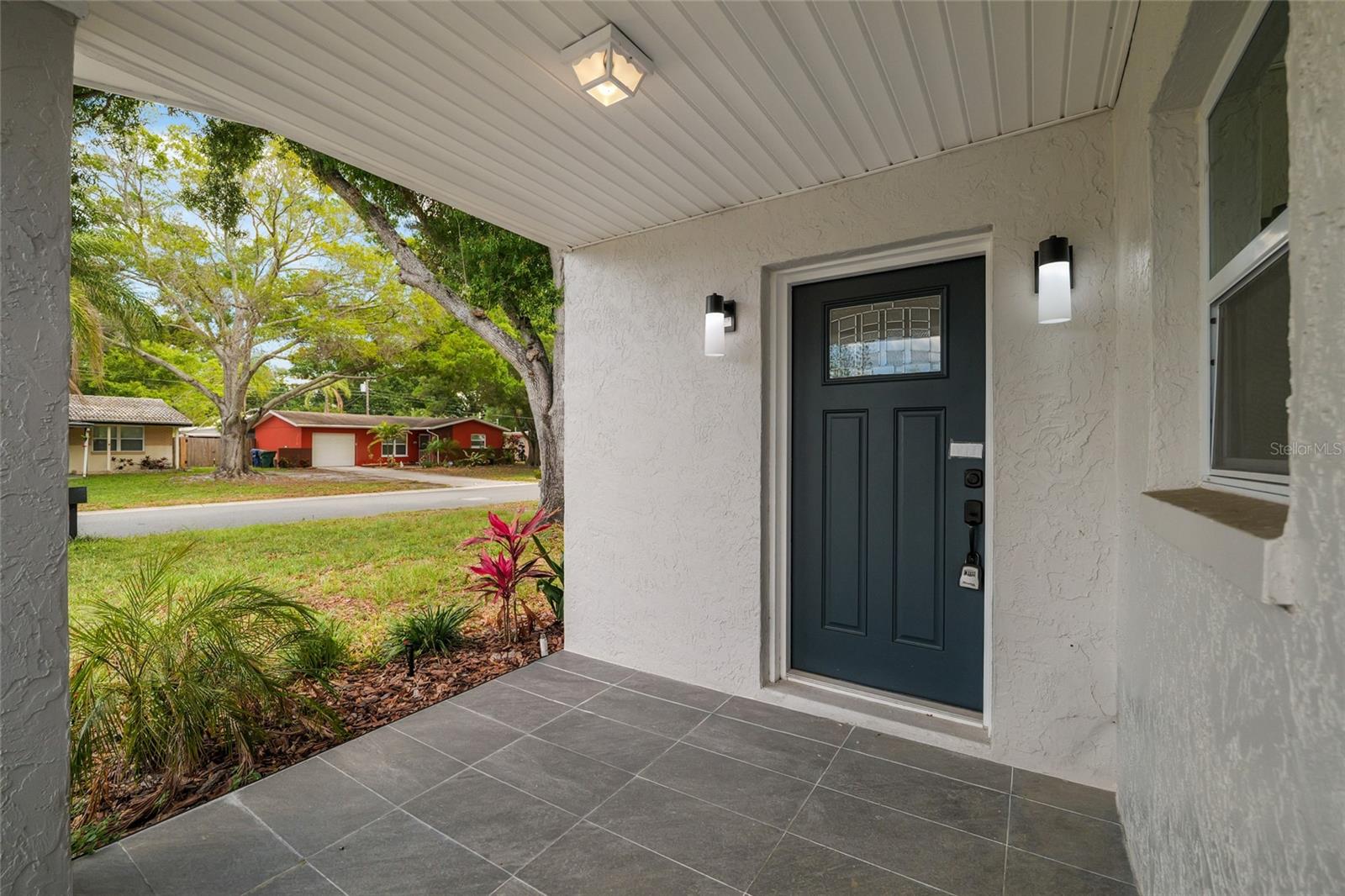 2952 Webley Dr Property Photo 5