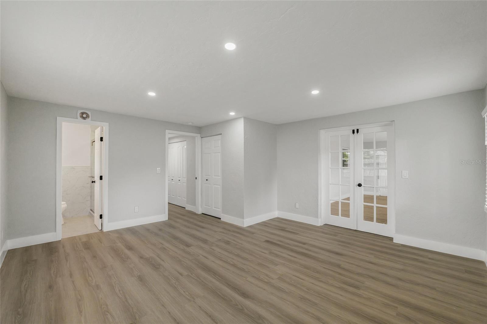 2952 Webley Dr Property Photo 27