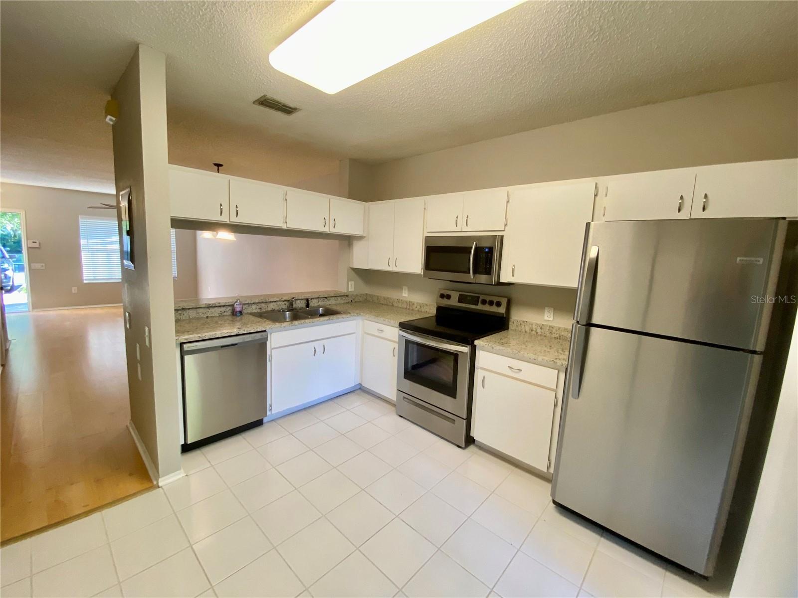 12415 Berkeley Square Dr Property Photo 9