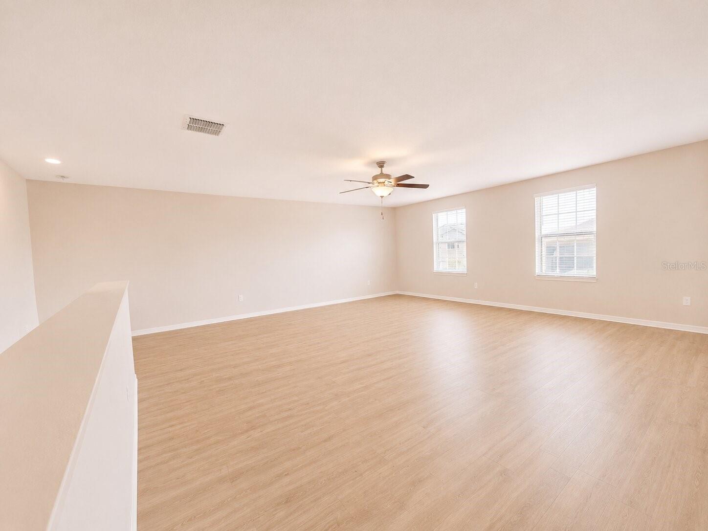 5462 Grays Harbor Ct Property Photo 3